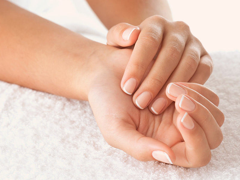 हाथों की त्वचा को कैसे रखें लंबे समय तक यंग? जानें हाथों को एंजिंग से बचाने के आसान टिप्स